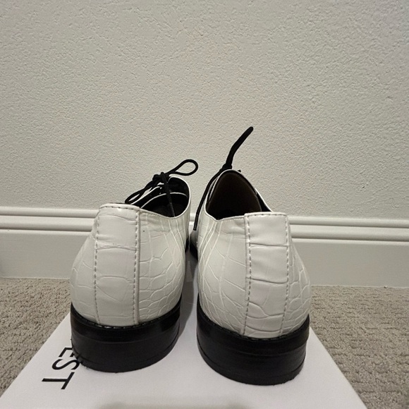 White crock texture Nine West shoes. Size 10 - Picture 5 of 7